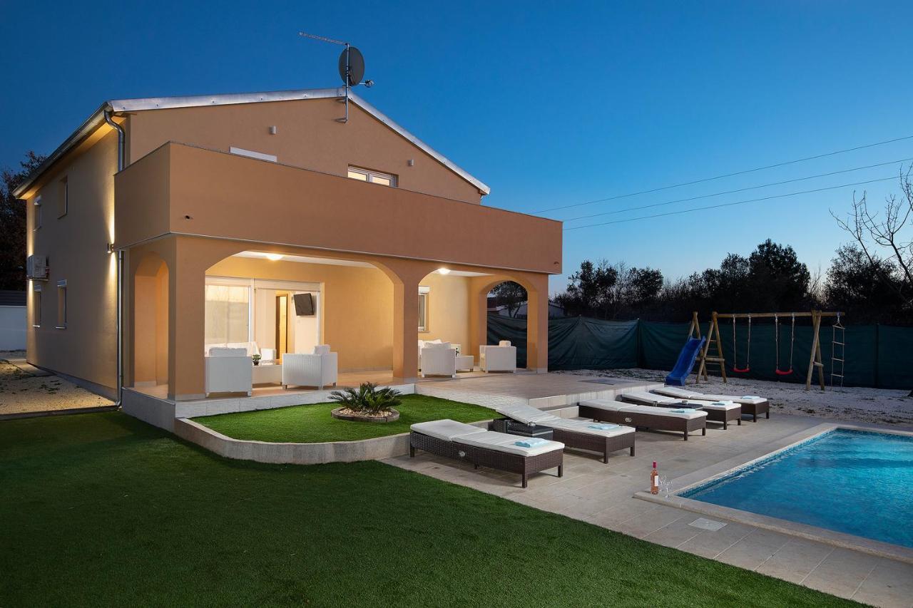 מדולין Villa Suhalj מראה חיצוני תמונה
