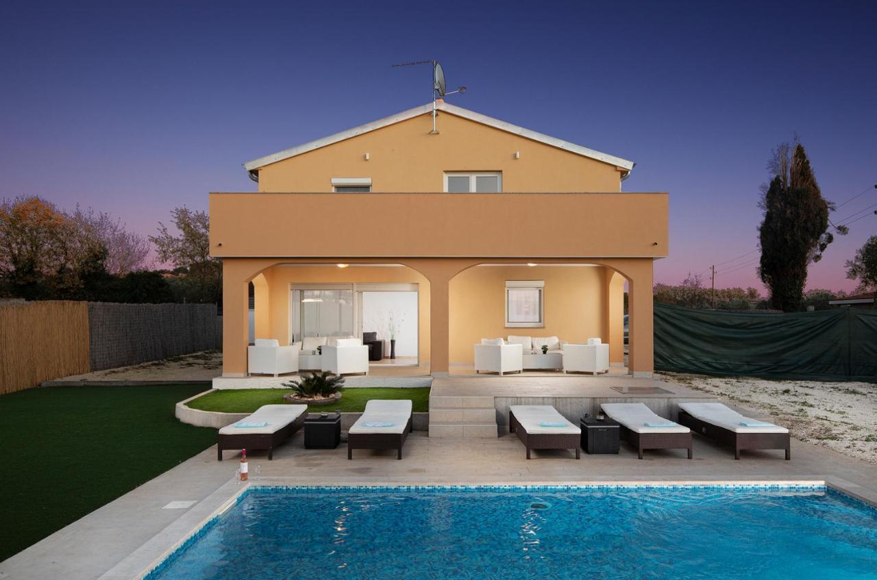 מדולין Villa Suhalj מראה חיצוני תמונה